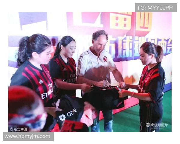 足球明星与可爱女孩的亲密合照展现青春活力与运动魅力